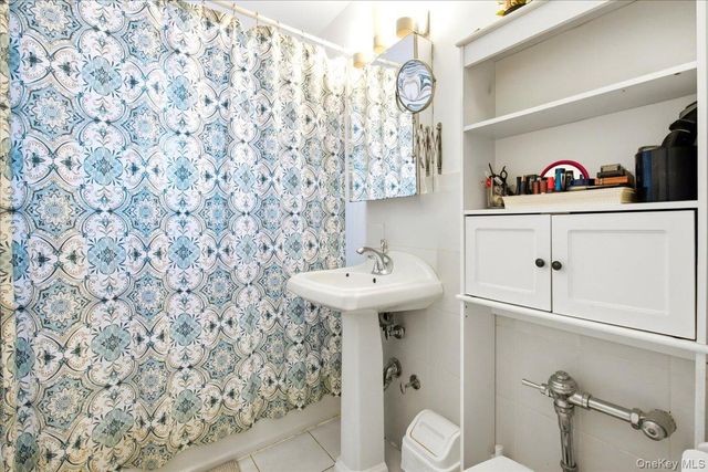 66-15 Thornton Place 4G, Rego Park, NY 11374