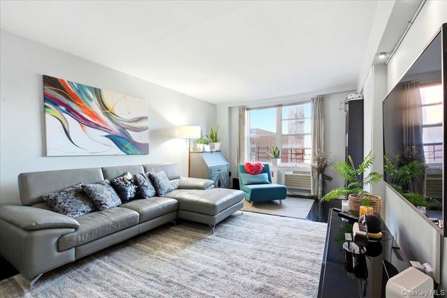 66-15 Thornton Place 4G, Rego Park, NY 11374