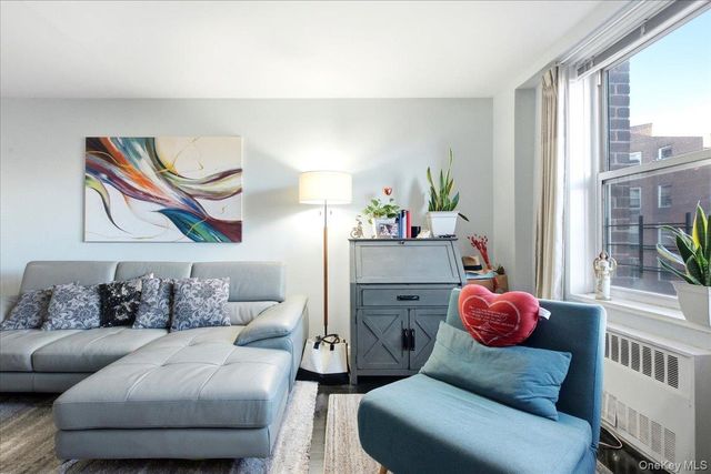 66-15 Thornton Place 4G, Rego Park, NY 11374