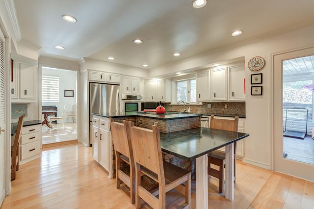 109 S Lakeshore Drive, Ransom Canyon, TX 79366