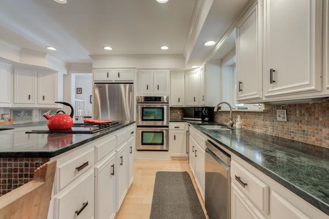 109 S Lakeshore Drive, Ransom Canyon, TX 79366