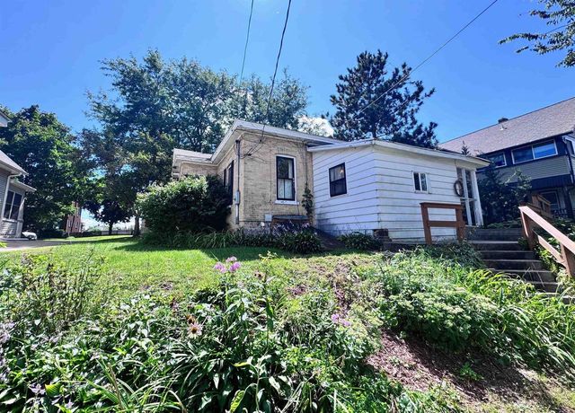 627 Prospect Avenue, Portage, WI 53901