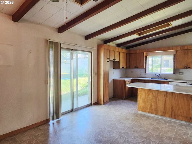 619 N MORTON St, Newberg, OR 97132