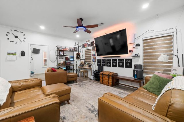 337 Windwood Drive, Livingston, TX 77351