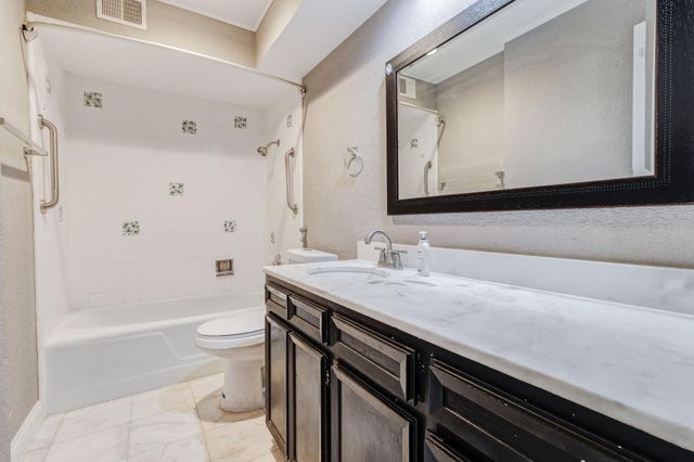 7928 Royal Lane 209, Dallas, TX 75230