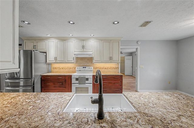 5242 COUNTY LINE ROAD, Lakeland, FL 33811