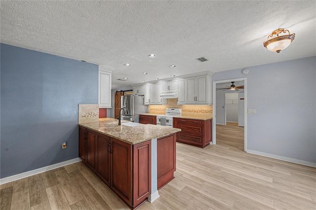 5242 COUNTY LINE ROAD, Lakeland, FL 33811