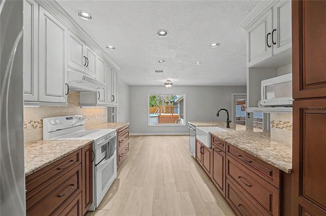 5242 COUNTY LINE ROAD, Lakeland, FL 33811