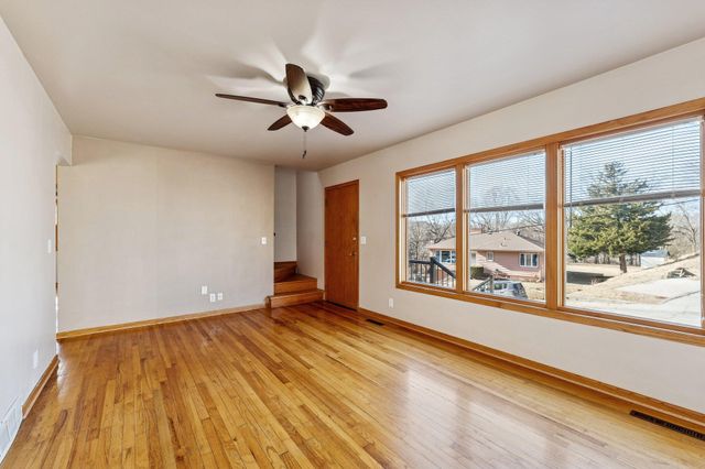 425 MT VERNON Street, Council Bluffs, IA 51503