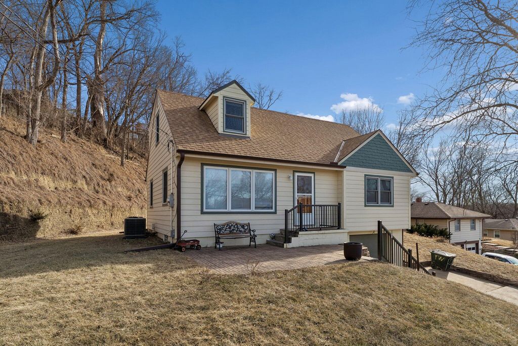 425 MT VERNON Street, Council Bluffs, IA 51503