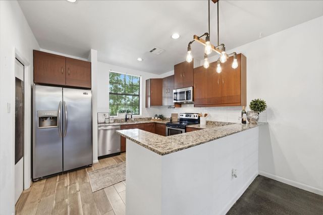 310 S Jensen Drive 7, Houston, TX 77003
