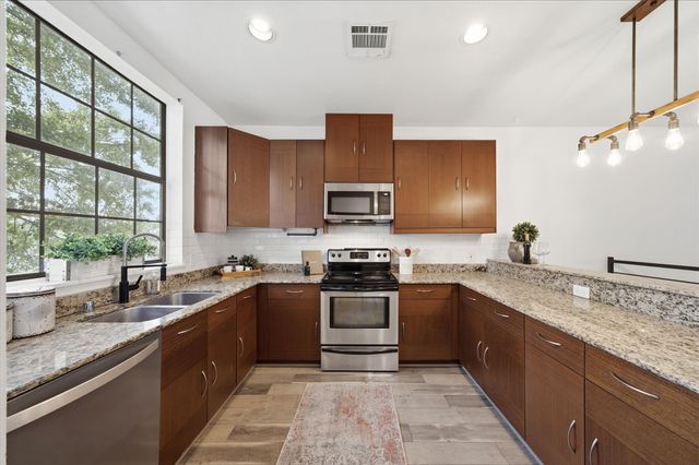 310 S Jensen Drive 7, Houston, TX 77003