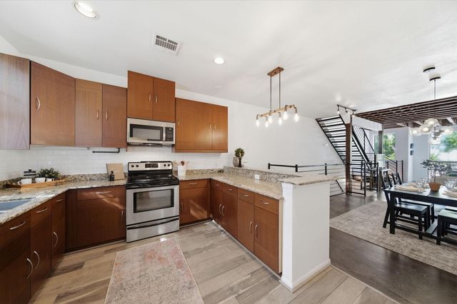 310 S Jensen Drive 7, Houston, TX 77003