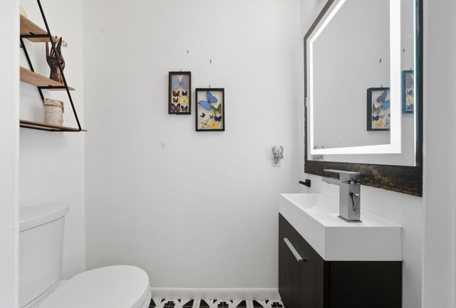 310 S Jensen Drive 7, Houston, TX 77003