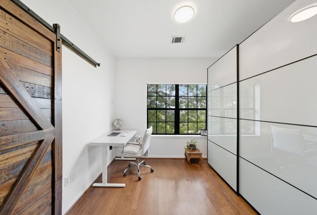 310 S Jensen Drive 7, Houston, TX 77003
