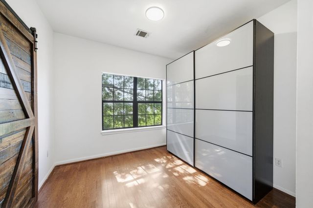 310 S Jensen Drive 7, Houston, TX 77003