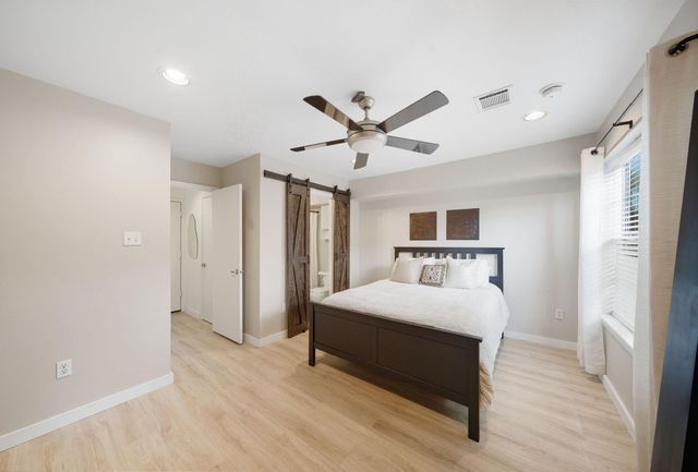 310 S Jensen Drive 7, Houston, TX 77003
