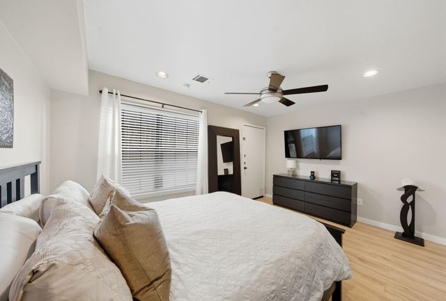 310 S Jensen Drive 7, Houston, TX 77003
