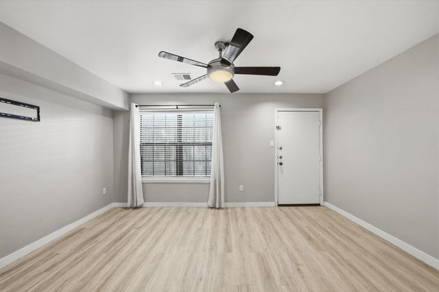 310 S Jensen Drive 7, Houston, TX 77003