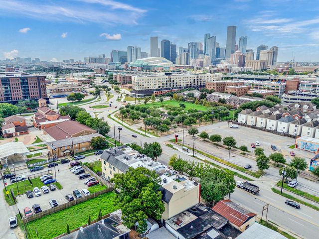 310 S Jensen Drive 7, Houston, TX 77003