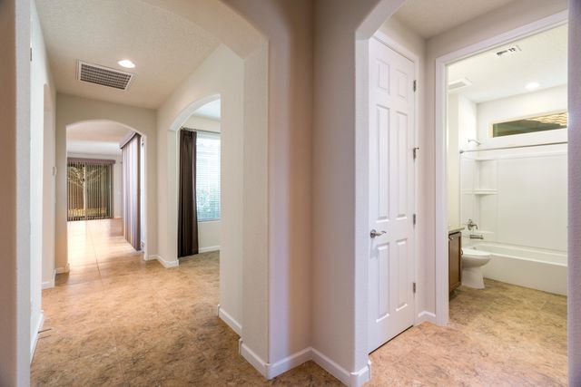 9320 Bear Lake Way NW, Albuquerque, NM 87120