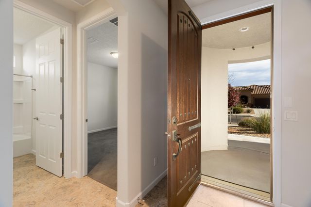 9320 Bear Lake Way NW, Albuquerque, NM 87120