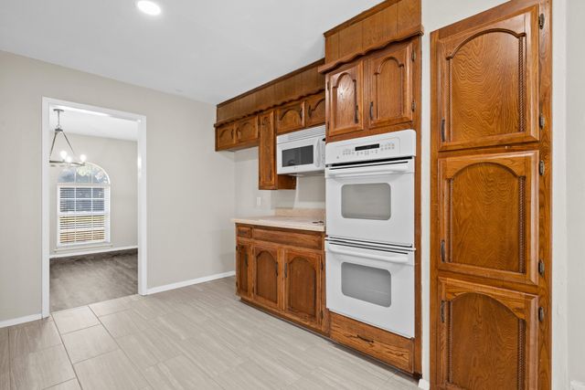 2001 San Jacinto Drive, Arlington, TX 76012
