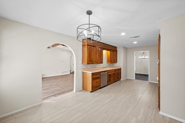 2001 San Jacinto Drive, Arlington, TX 76012