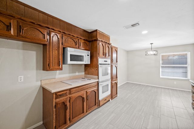 2001 San Jacinto Drive, Arlington, TX 76012