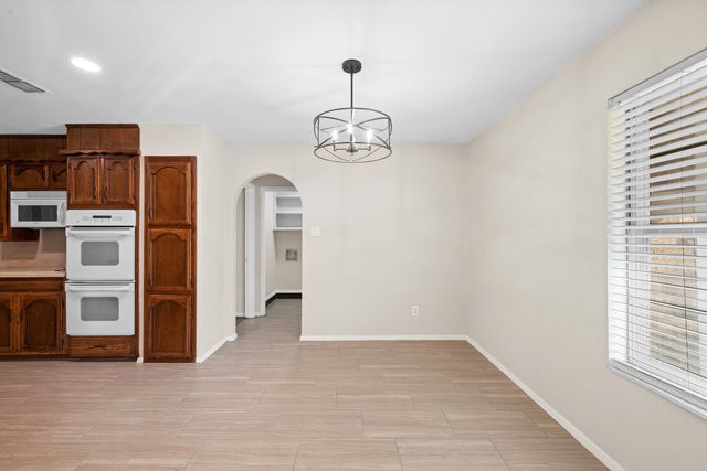 2001 San Jacinto Drive, Arlington, TX 76012