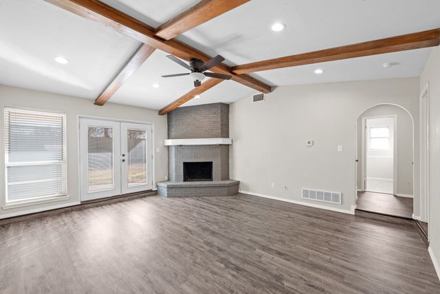 2001 San Jacinto Drive, Arlington, TX 76012