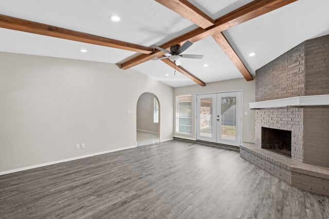2001 San Jacinto Drive, Arlington, TX 76012