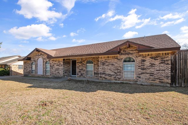 2001 San Jacinto Drive, Arlington, TX 76012