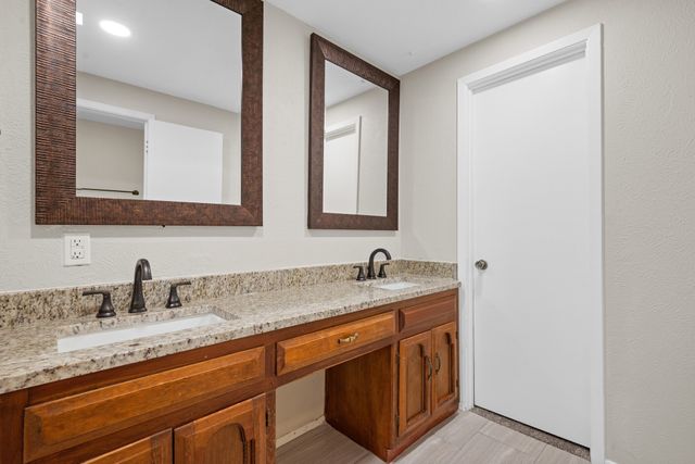 2001 San Jacinto Drive, Arlington, TX 76012