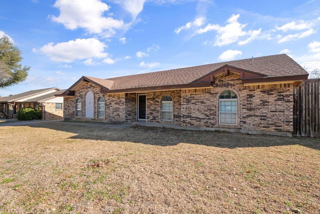 2001 San Jacinto Drive, Arlington, TX 76012
