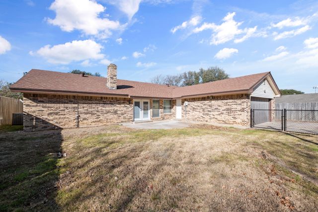 2001 San Jacinto Drive, Arlington, TX 76012