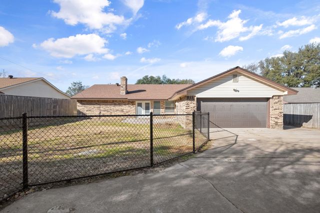 2001 San Jacinto Drive, Arlington, TX 76012