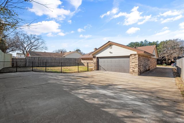 2001 San Jacinto Drive, Arlington, TX 76012