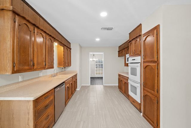 2001 San Jacinto Drive, Arlington, TX 76012