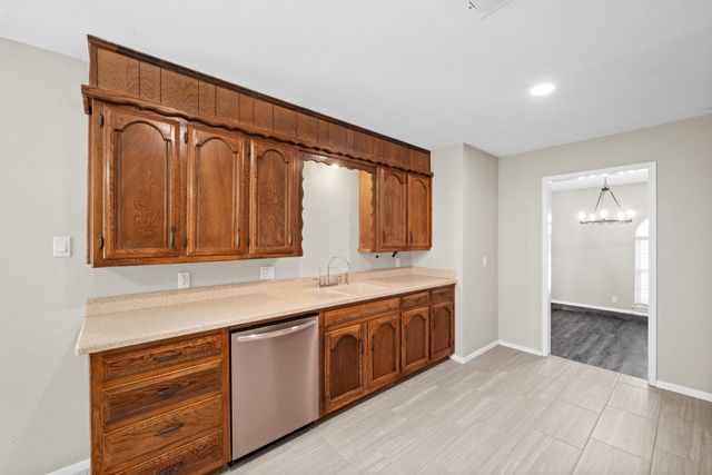2001 San Jacinto Drive, Arlington, TX 76012