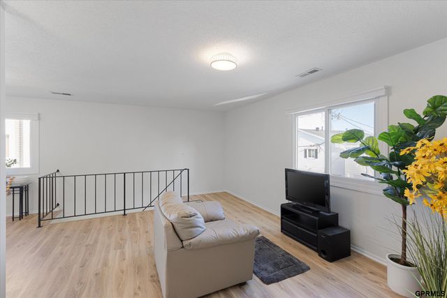 2921 S 122 Street, Omaha, NE 68144