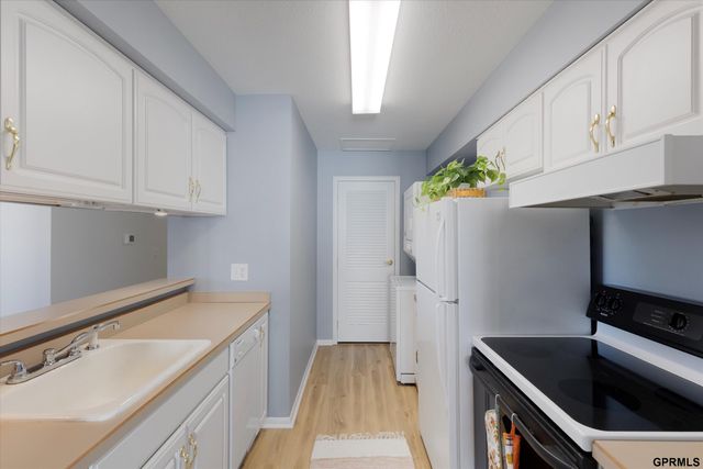 2921 S 122 Street, Omaha, NE 68144