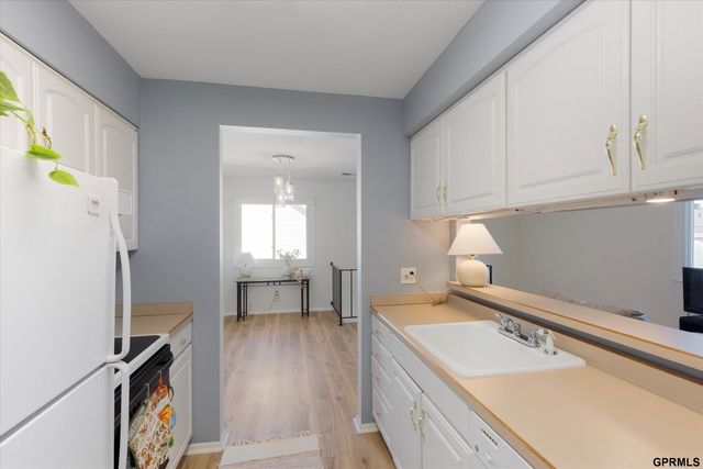 2921 S 122 Street, Omaha, NE 68144