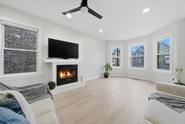 2721 N Western Avenue, Chicago, IL 60647