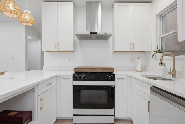 2721 N Western Avenue, Chicago, IL 60647