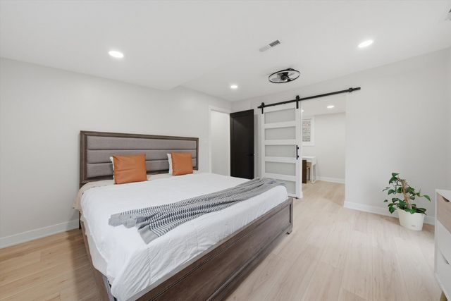 2721 N Western Avenue, Chicago, IL 60647