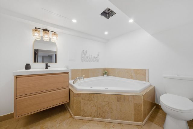 2721 N Western Avenue, Chicago, IL 60647