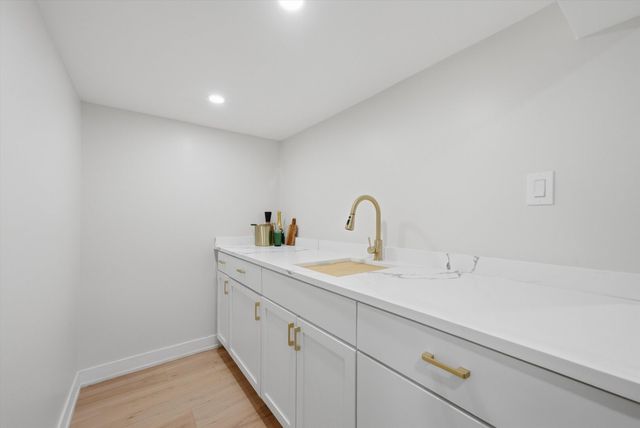 2721 N Western Avenue, Chicago, IL 60647