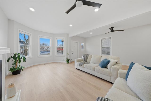 2721 N Western Avenue, Chicago, IL 60647