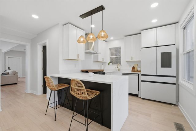 2721 N Western Avenue, Chicago, IL 60647